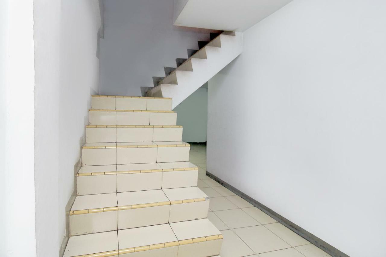 Rumahku Hayam Wuruk Mitra Reddoorz Джакарта Экстерьер фото